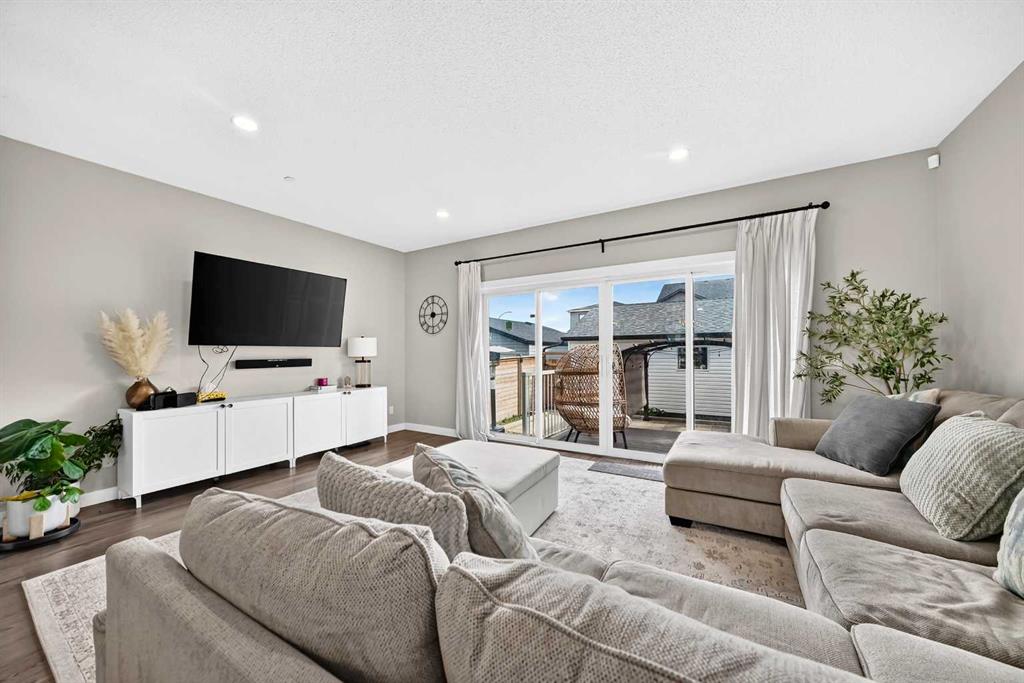 Fifth View of 905 Livingston Way NE, Livingston, Calgary, Alberta, T3P 1L2
