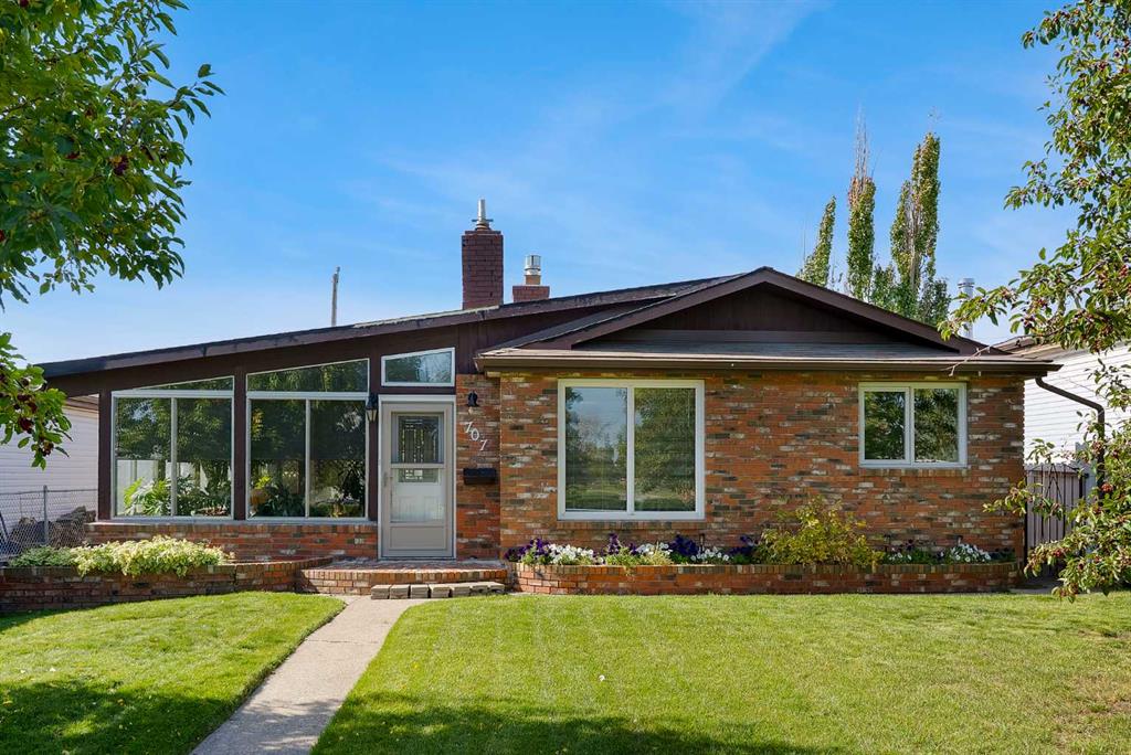 Third View of 707 Fortalice Crescent SE, Forest Heights, Calgary, Alberta, T2A 2C8