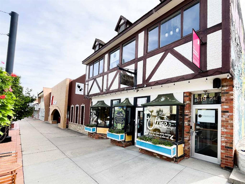 Upper Suite 2, 519 2 Street SE, A2347098, Alberta,
