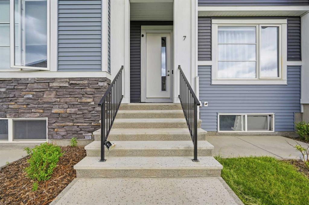 Fourth View of 7 Lambeau Lane SE, Lanark, Airdrie, Alberta, T4A 3P4