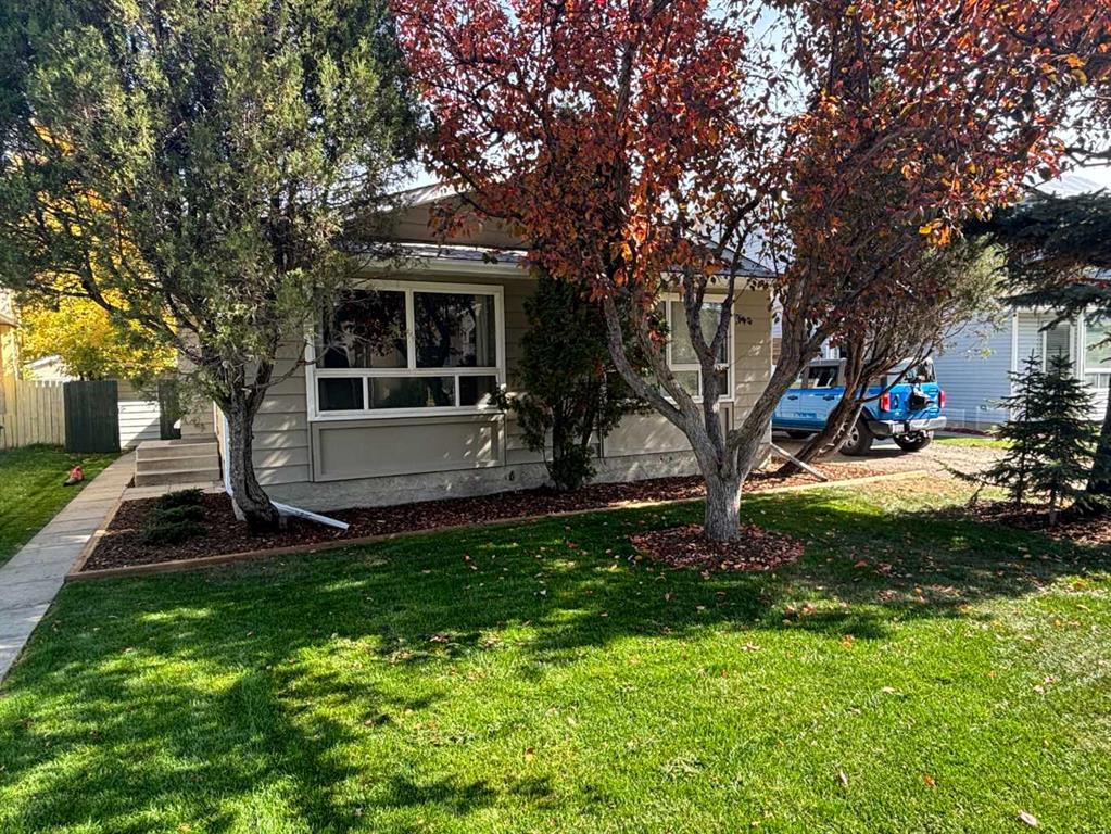 Main View of 235 Shawcliffe Circle SW, Shawnessy, Calgary, Alberta, T2Y 1E8