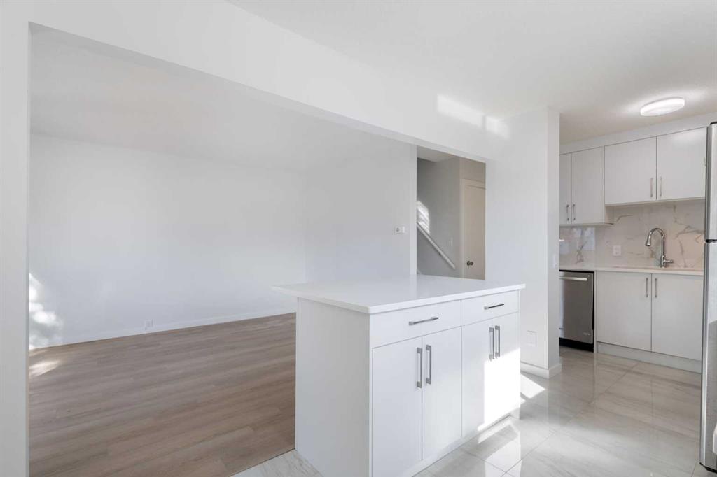 Fifth View of 52 Doverdale Mews SE, Dover, Calgary, Alberta, T2B 1V9