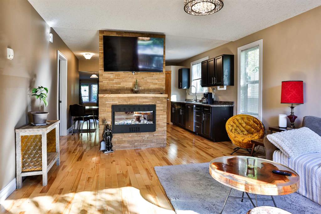 Third View of 731 14 Street N, Westminster, Lethbridge, Alberta, T1H 2W2