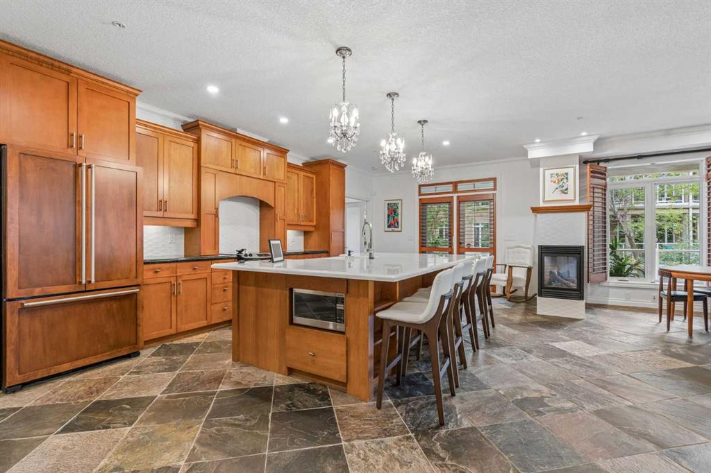 8202, 14 Hemlock Crescent SW, A2347372, Alberta,
