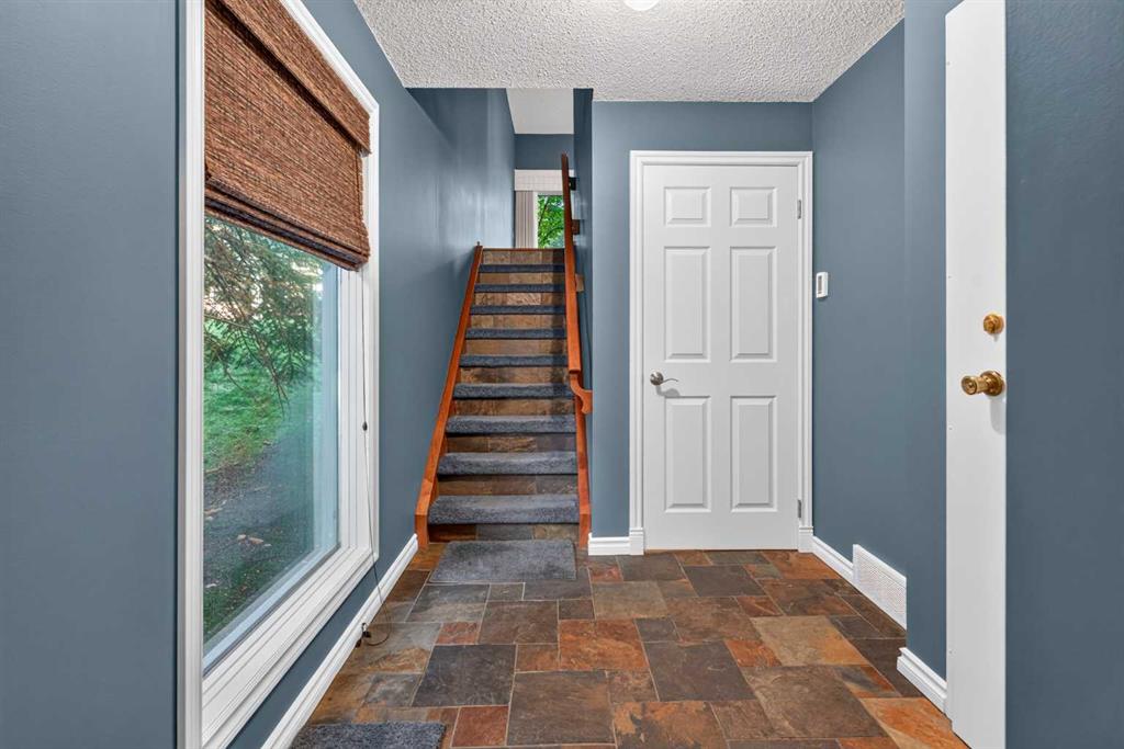 Fifth View of 135 Point Drive NW, Point McKay, Calgary, Alberta, T3B 5C8