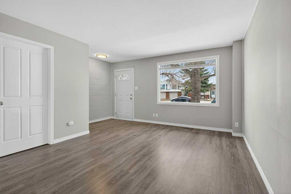 Fourth View of 303, 2211 19 Street NE, Vista Heights, Calgary, Alberta, T2E 4Y5