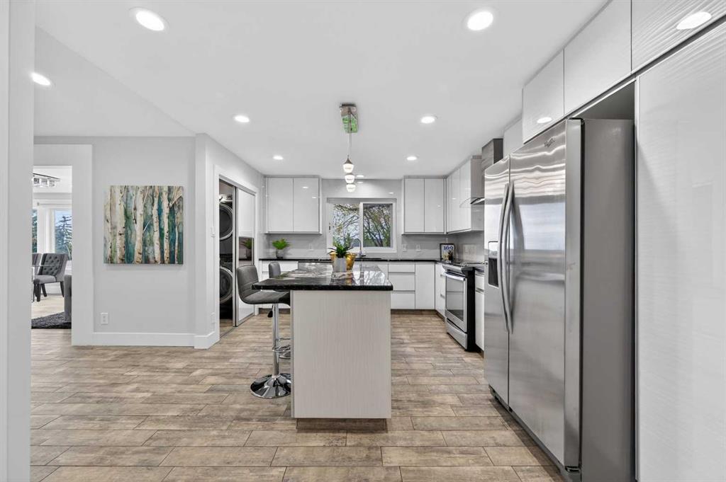 Fifth View of 11 Selkirk Drive SW, Southwood, Calgary, Alberta, T2W 0M3