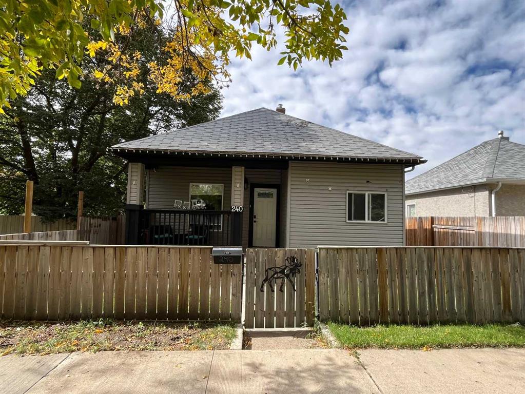 240 20 Street N, A2347565, Alberta,