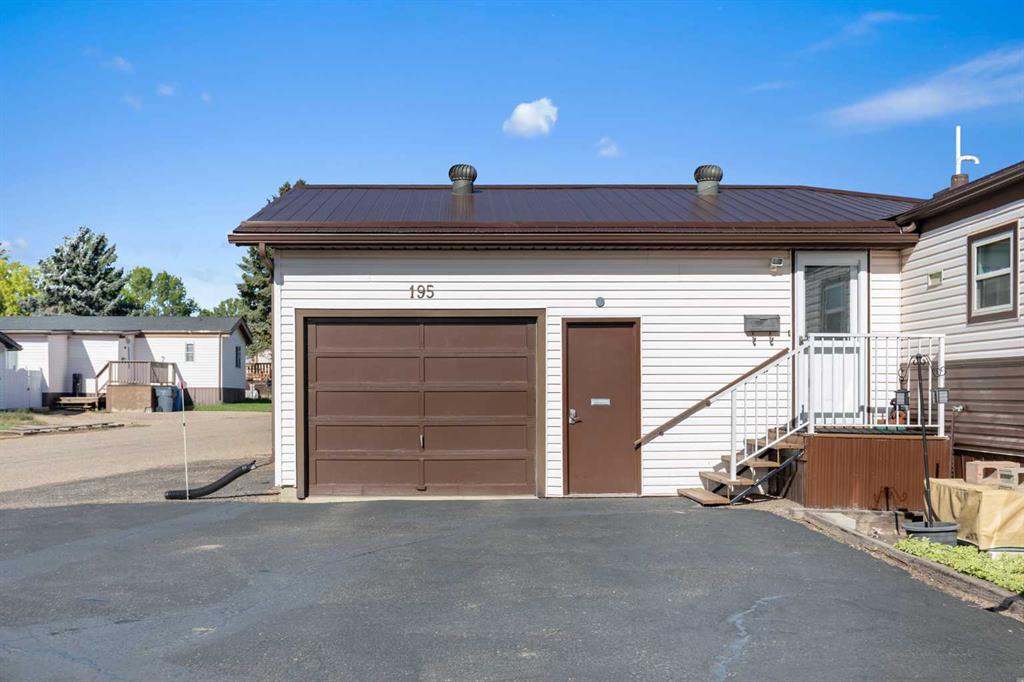 Third View of 195 Fairchild Street SW, SW Hill, Medicine Hat, Alberta, T1A7Z6