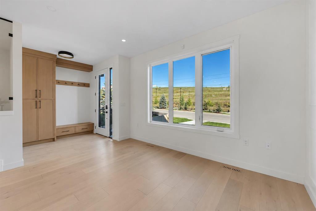 Fourth View of 2121 Mackay Road NW, Montgomery, Calgary, Alberta, T3B 1C9