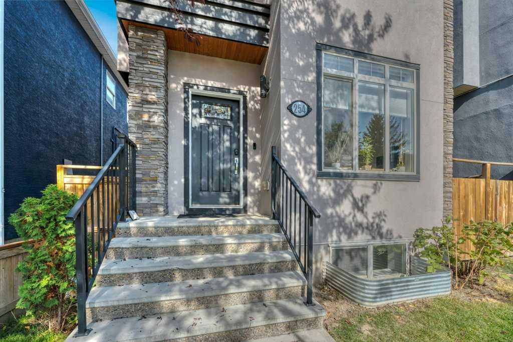 Third View of 254 25 Avenue NE, Tuxedo Park, Calgary, Alberta, T2E 1Y1