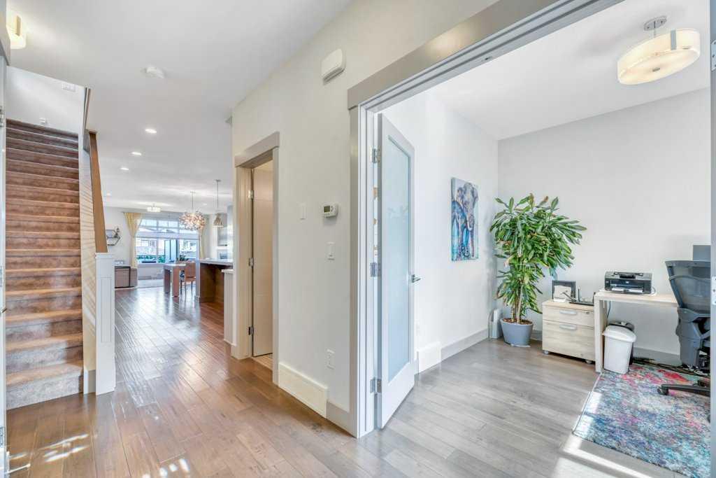 Fourth View of 254 25 Avenue NE, Tuxedo Park, Calgary, Alberta, T2E 1Y1