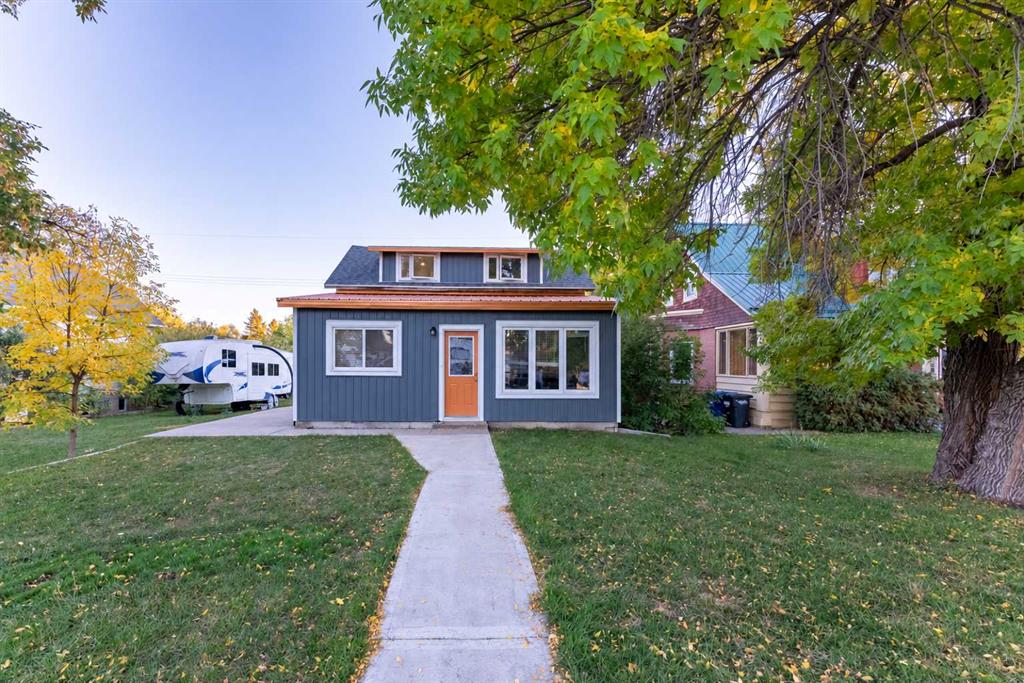 334 18 Street , A2347901, Alberta,