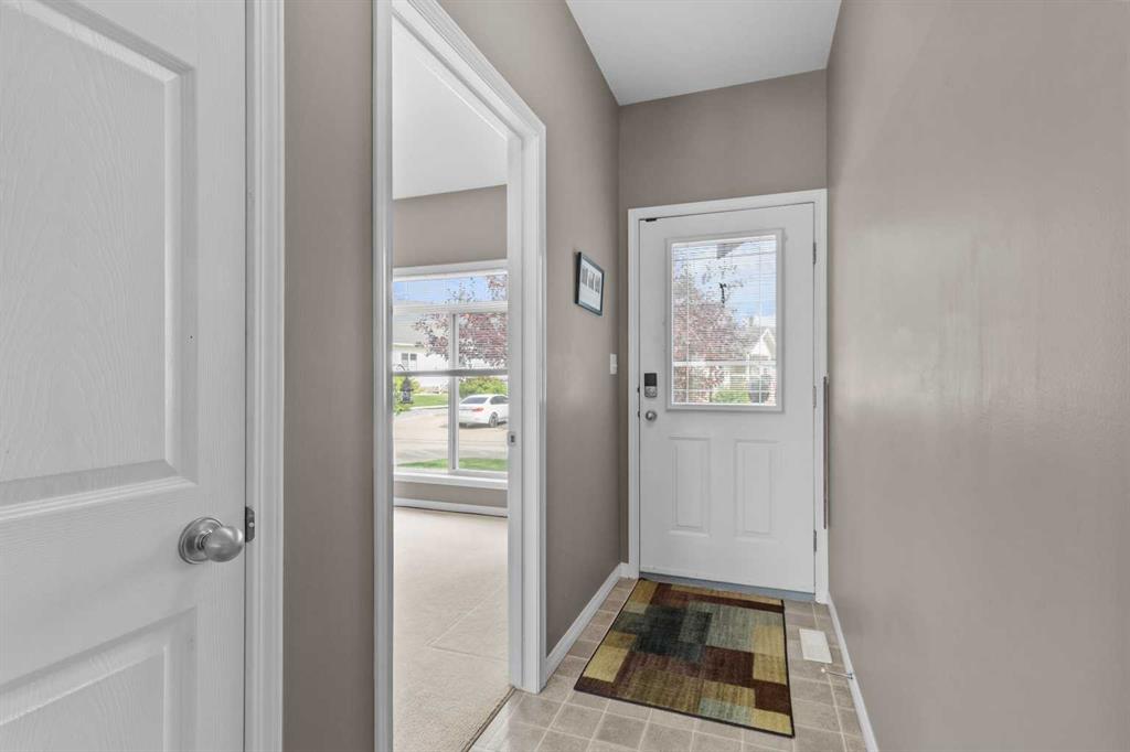 Fifth View of 2, 939 Ramage Crescent , Rosedale Meadows, Red Deer, Alberta, T4P 3Z9