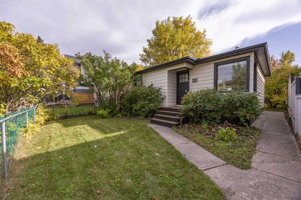 Second View of 221 26 Avenue NE, Tuxedo Park, Calgary, Alberta, T2E 1Z1