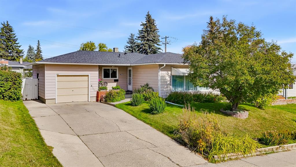 Second View of 704 75 Avenue SW, Kingsland, Calgary, Alberta, T2V 0S3