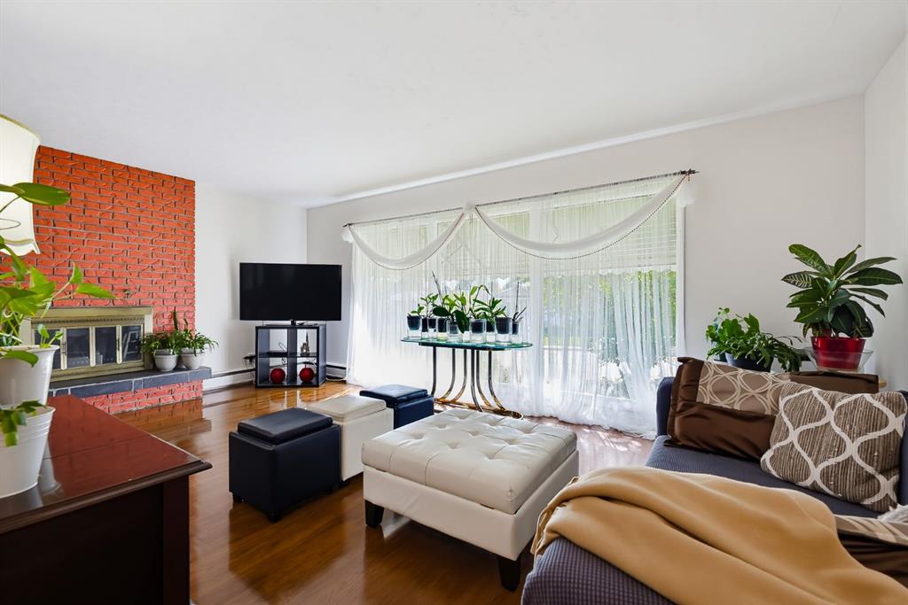 Fourth View of 704 75 Avenue SW, Kingsland, Calgary, Alberta, T2V 0S3