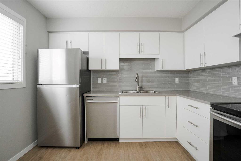 Third View of 37, 711 Beacon Hill Drive , Beacon Hill, Fort McMurray, Alberta, T9H 3R5
