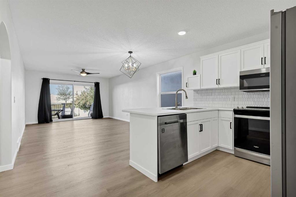 Fourth View of 389 Stonegate Way NW, Stonegate, Airdrie, Alberta, T4B2X9