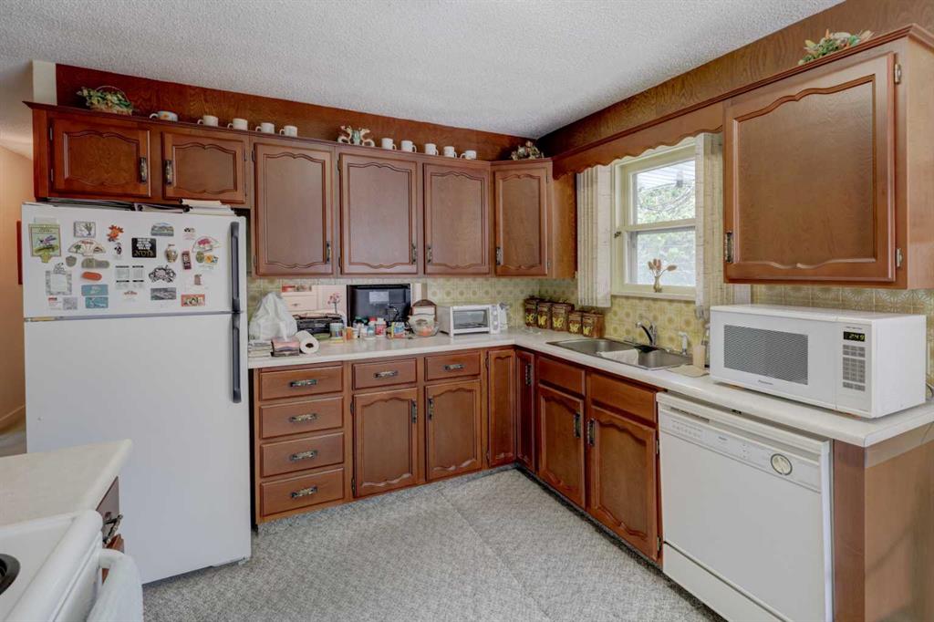 Fourth View of 2119 Halifax Crescent NW, Banff Trail, Calgary, Alberta, T2M 4C8
