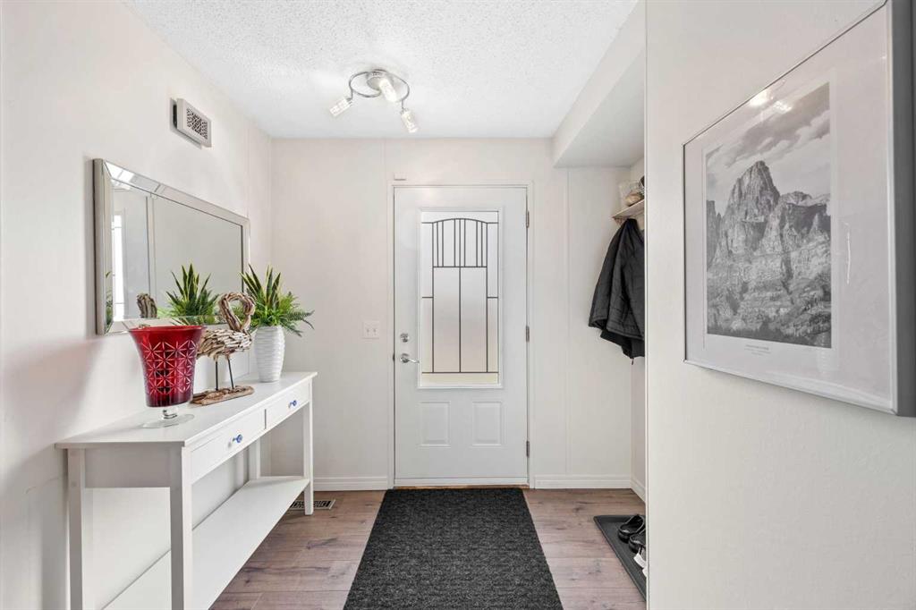 Fourth View of 6824 43 Avenue NE, Temple, Calgary, Alberta, T1Y5P2