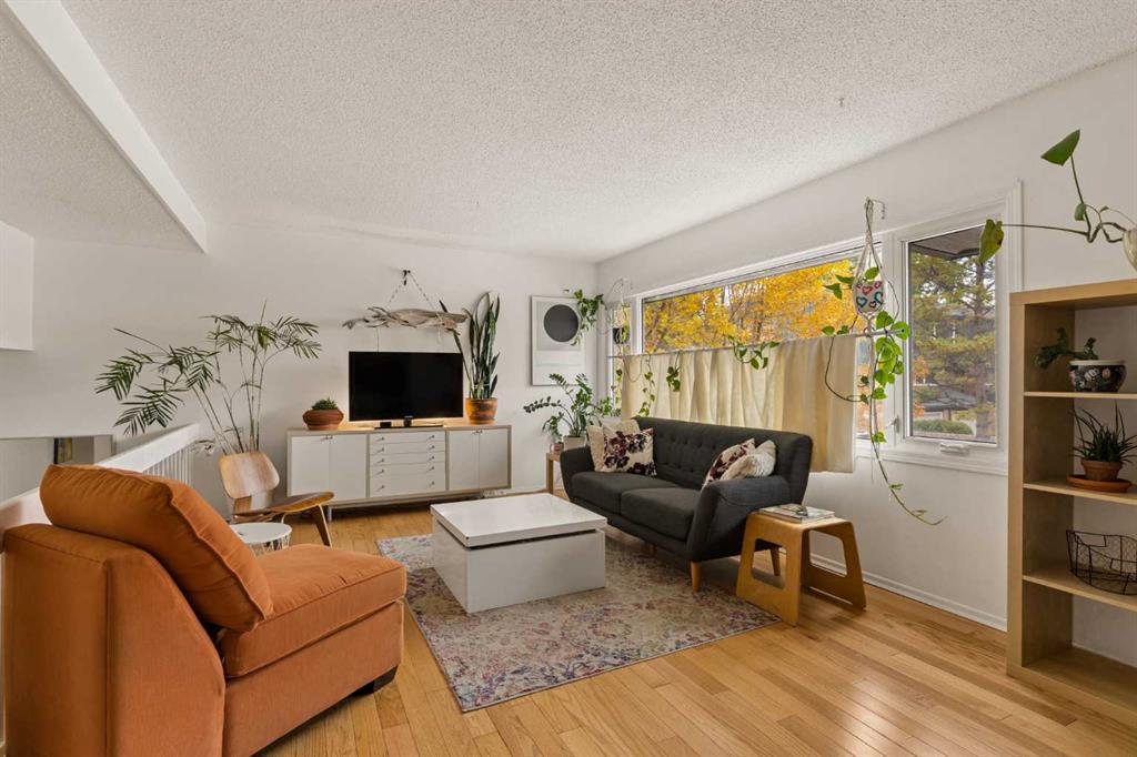 Third View of 118 Brae Glen Lane SW, Braeside, Calgary, Alberta, T2W 1B6