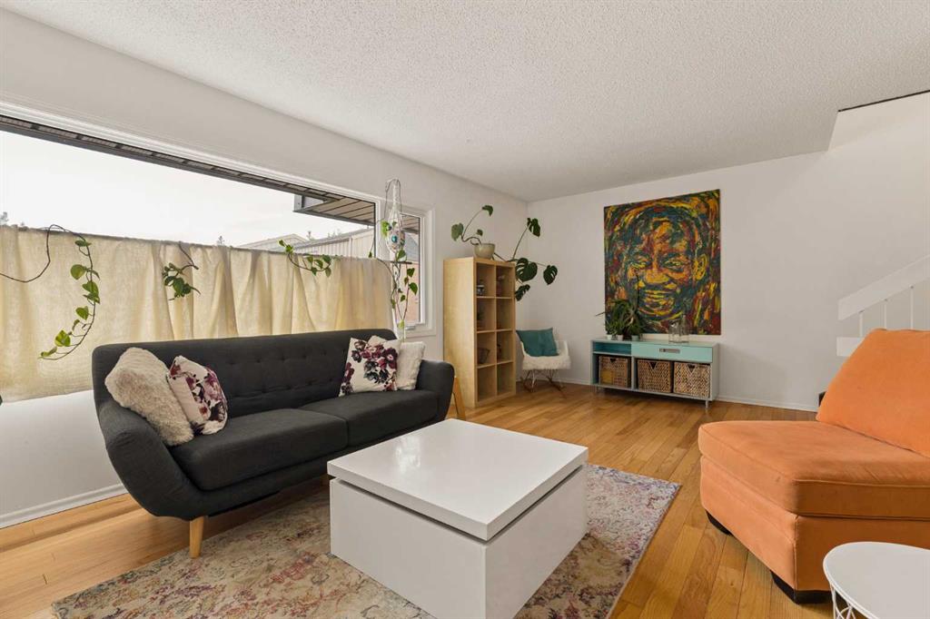 Fourth View of 118 Brae Glen Lane SW, Braeside, Calgary, Alberta, T2W 1B6