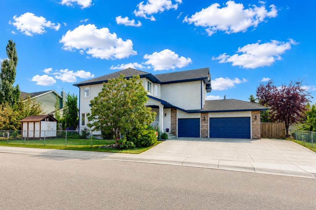 402 Fairways Mews NW, A2348720, Alberta,