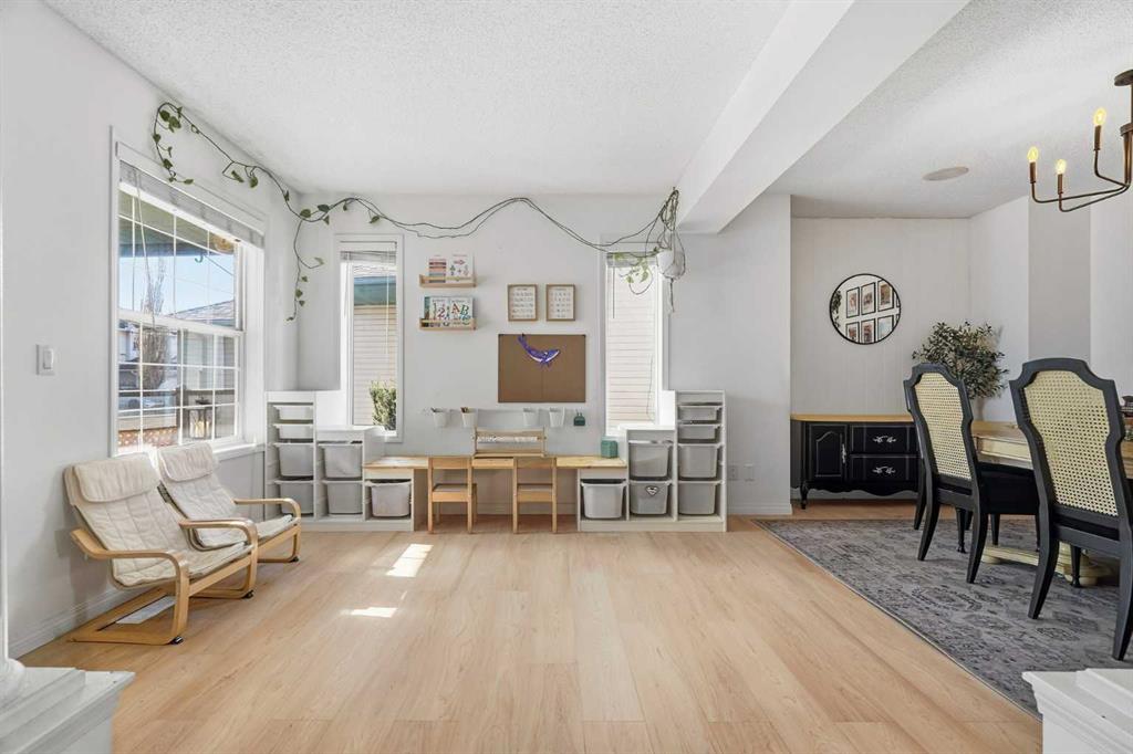Fourth View of 222 Douglas Ridge Circle SE, Douglasdale/Glen, Calgary, Alberta, T2Z 3C4