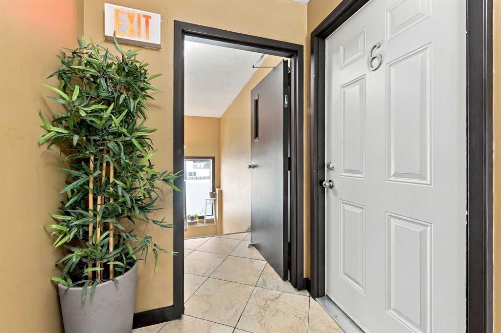 Fifth View of 6, 1905 11 Avenue SW, Sunalta, Calgary, Alberta, T3C 0N9