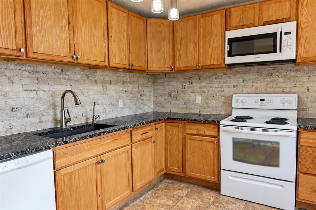 Third View of 7817 Cedarwood Park  , Patterson Place, Grande Prairie, Alberta, T8V 4R8