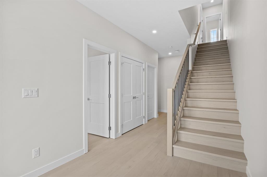 Fifth View of 124 Greenwich Drive NW, Greenwood/Greenbriar, Calgary, Alberta, T3B 6N8