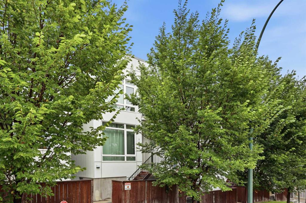 Third View of 2, 3804 Parkhill Place SW, Parkhill, Calgary, Alberta, T2S 2Z6