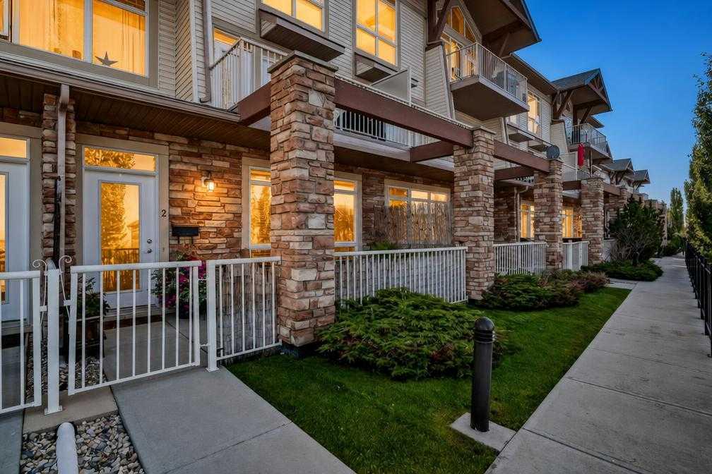 2, 140 Rockyledge View NW, A2349120, Alberta,