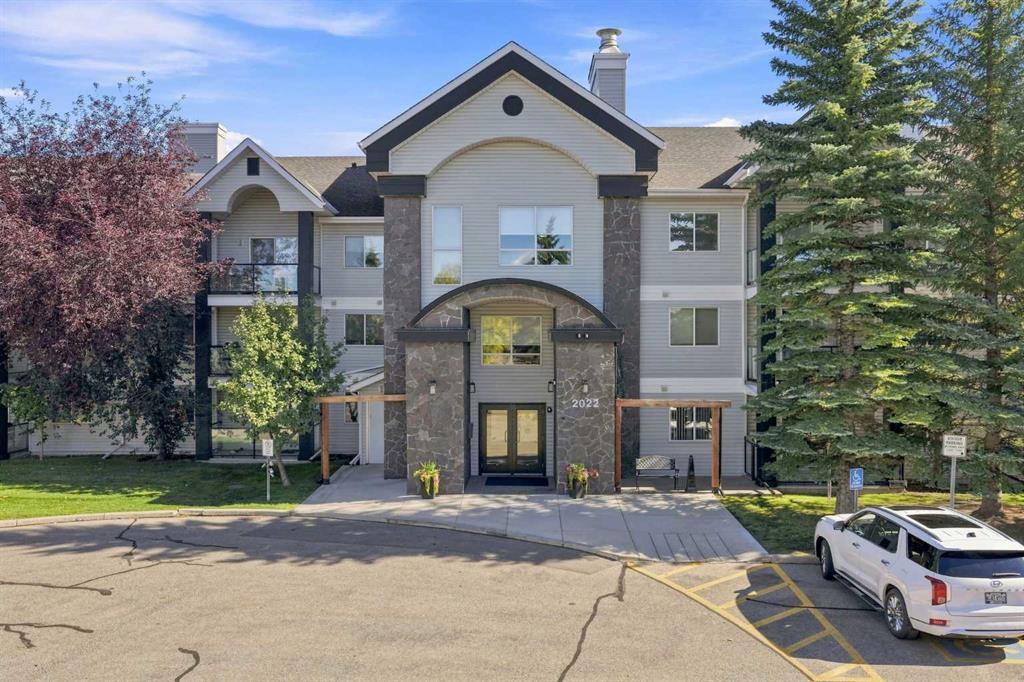 220, 2022 Canyon Meadows Drive SE, A2349314, Alberta,