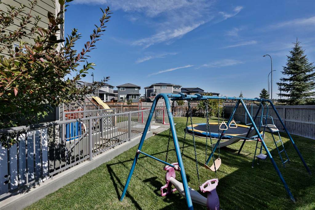 Fourth View of 555 Devonia Road W, The Crossings, Lethbridge, Alberta, T1J 5J6