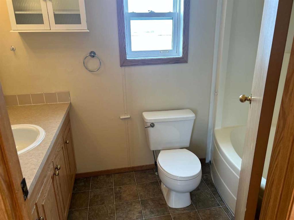 Fifth View of 28 Maple Drive W, Sunnylea, Brooks, Alberta, T1R 1H8