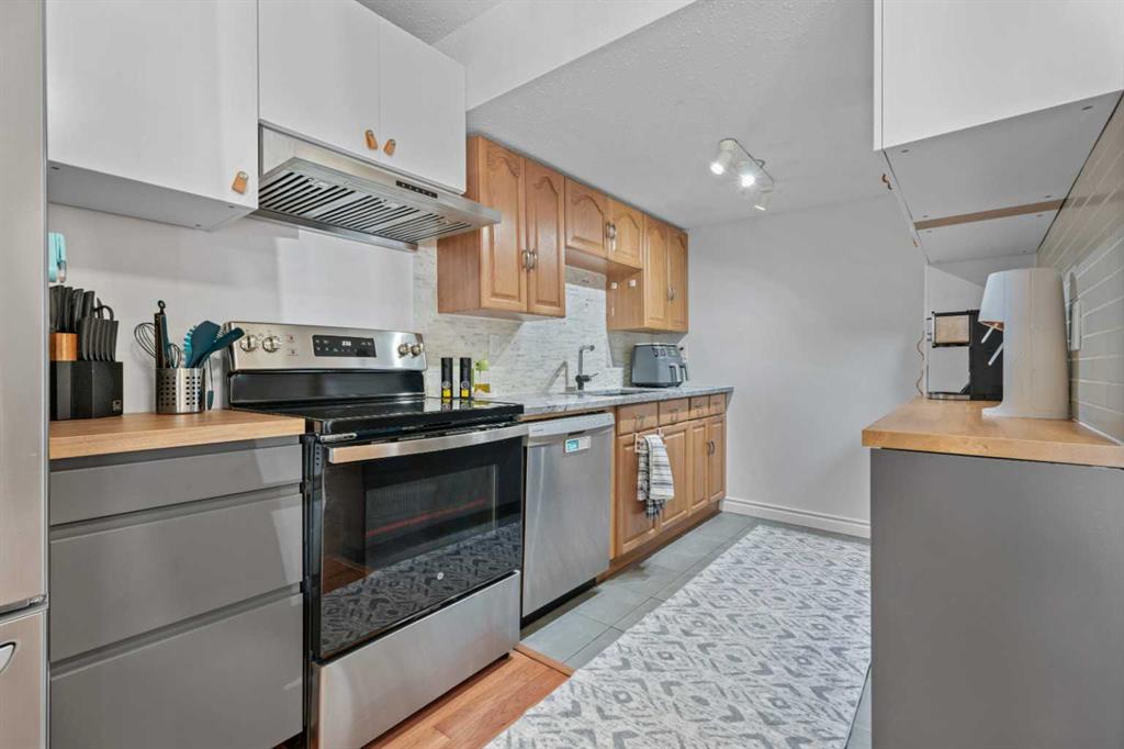 Second View of 302, 9930 Bonaventure Drive SE, Willow Park, Calgary, Alberta, T2J4L4