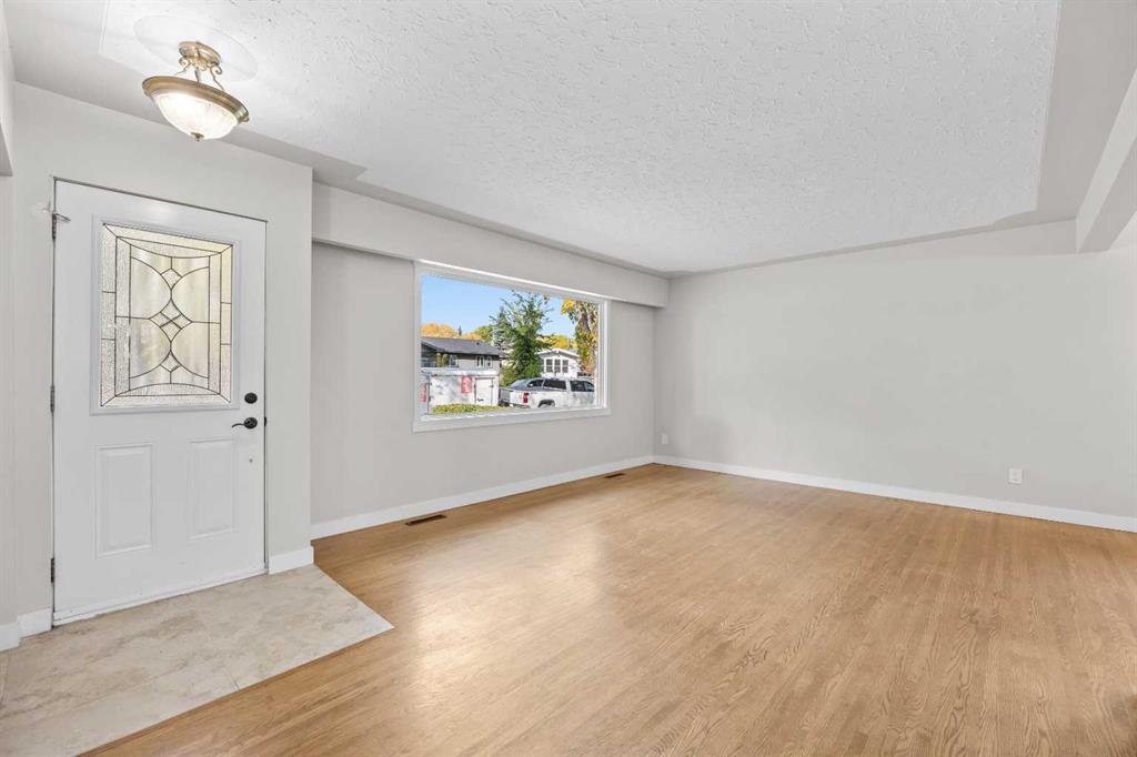 Fifth View of 48 Selkirk Drive SW, Southwood, Calgary, Alberta, T2W 0M2