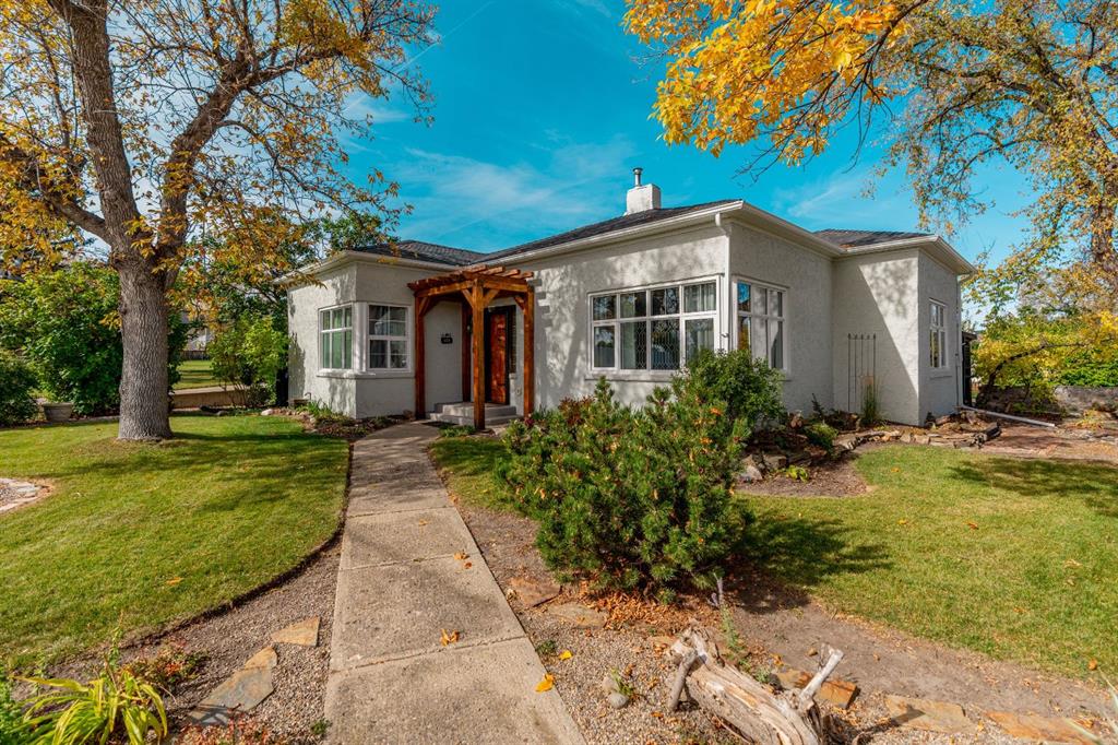 405 3 Avenue W, A2349813, Alberta,
