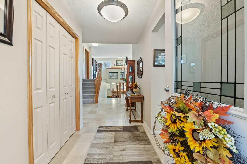 Fifth View of 51 Douglasbank Gardens SE, Douglasdale/Glen, Calgary, Alberta, T2Z 2C9