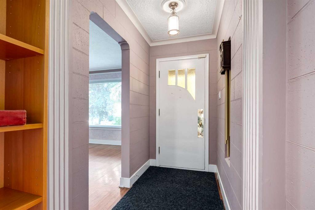 Fourth View of 827 17 Avenue NW, Mount Pleasant, Calgary, Alberta, T2M 0P1