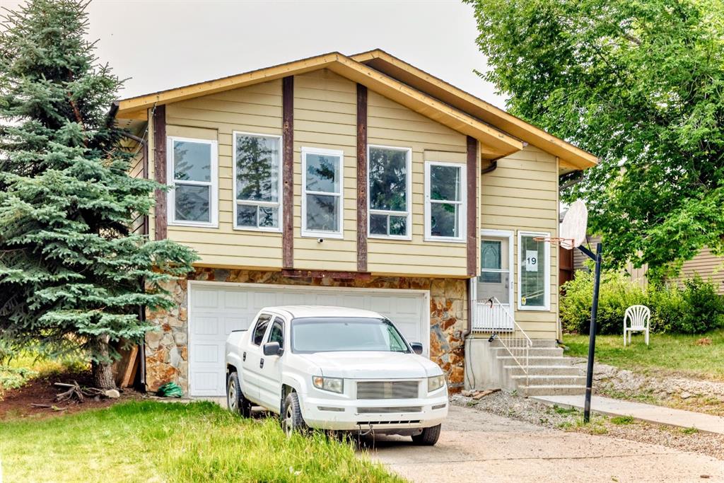 Third View of 19 Berwick Crescent NW, Beddington Heights, Calgary, Alberta, T3K 1P7