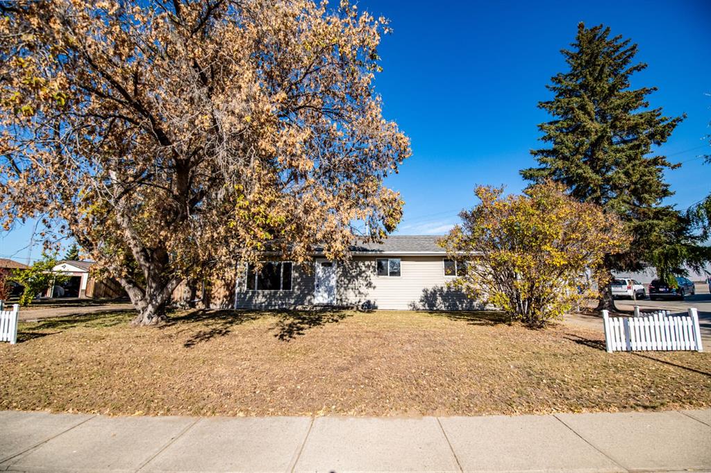4908 Moore Street , A2350372, Alberta,