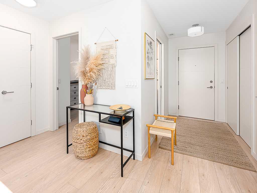 Fifth View of 302, 317 22 Avenue SW, Mission, Calgary, Alberta, T2S3H6