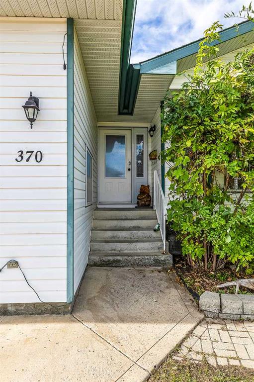 Fourth View of 370 Stratton Way SE, SE Southridge, Medicine Hat, Alberta, T1B 4M9