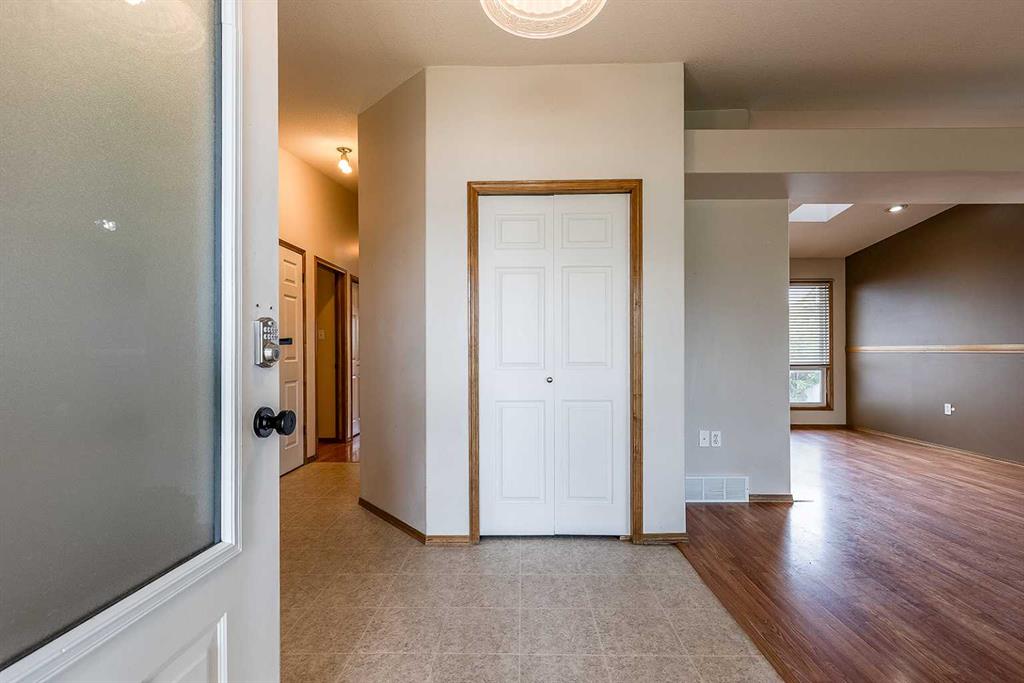 Fifth View of 370 Stratton Way SE, SE Southridge, Medicine Hat, Alberta, T1B 4M9