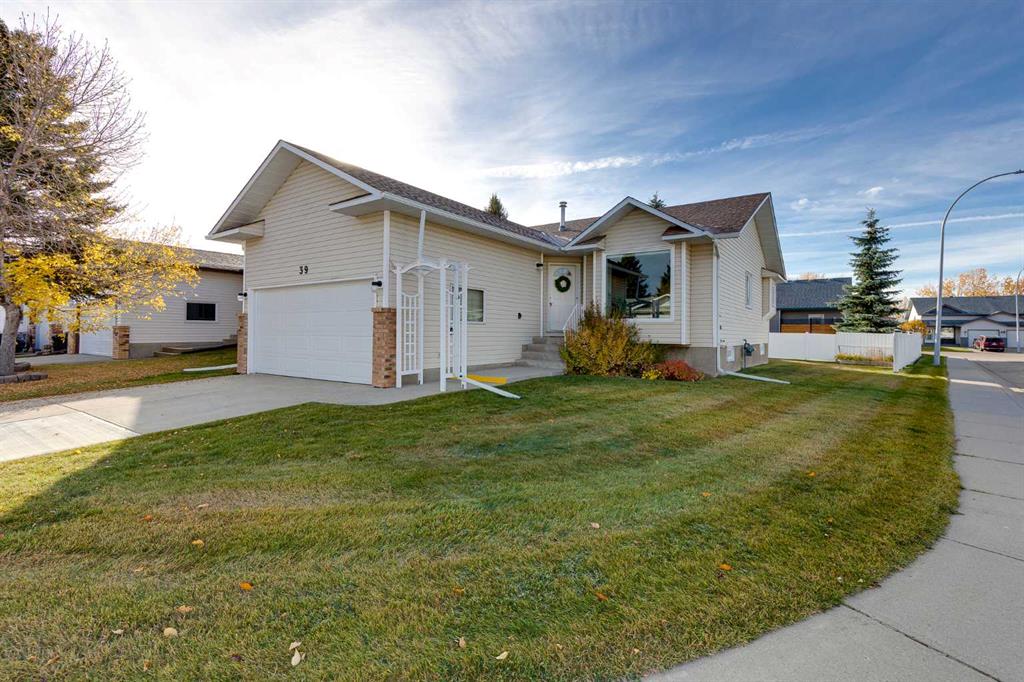 39 Woodside Close NW, A2350585, Alberta,