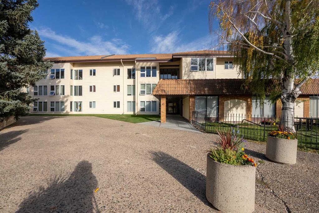 307, 65 Temple Boulevard W, A2350594, Alberta,