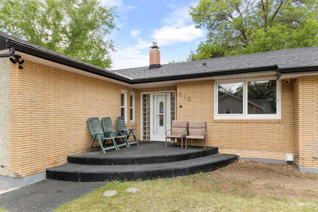 Fourth View of 410 4 Avenue SW, SW Hill, Medicine Hat, Alberta, T1A 4Z9